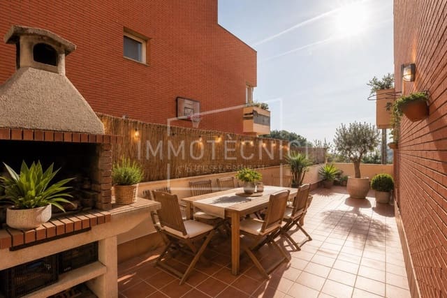 4 slaapkamer Rijtjeshuis te koop in Canet de Mar met garage - € 550.000 (Ref: 9616024)