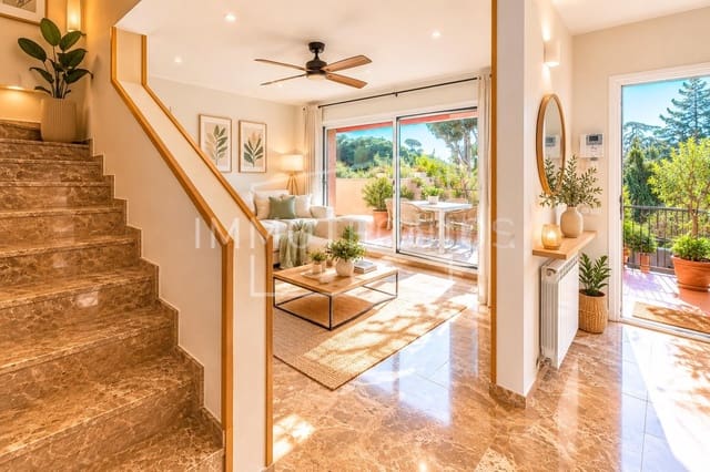 4 slaapkamer Rijtjeshuis te koop in Canet de Mar met garage - € 550.000 (Ref: 9616024)