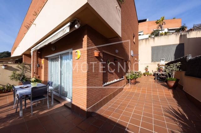 4 slaapkamer Rijtjeshuis te koop in Canet de Mar met garage - € 550.000 (Ref: 9616024)