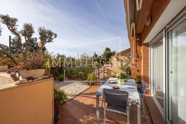 4 slaapkamer Rijtjeshuis te koop in Canet de Mar met garage - € 550.000 (Ref: 9616024)