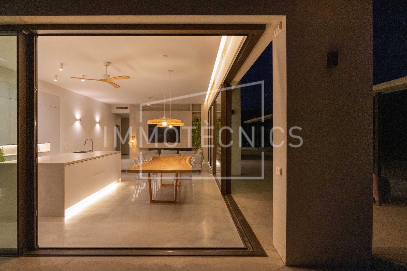 5 bedroom Villa for sale in Vilanova del Valles with garage - € 995,000 (Ref: 9619443)