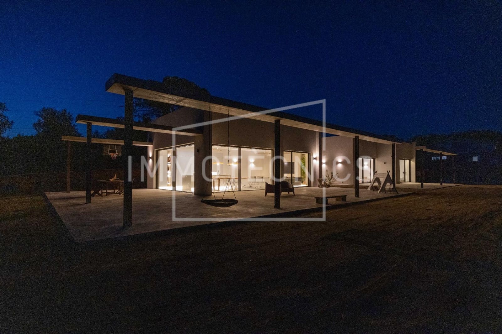 5 bedroom Villa for sale in Vilanova del Valles with garage - € 995,000 (Ref: 9619443)