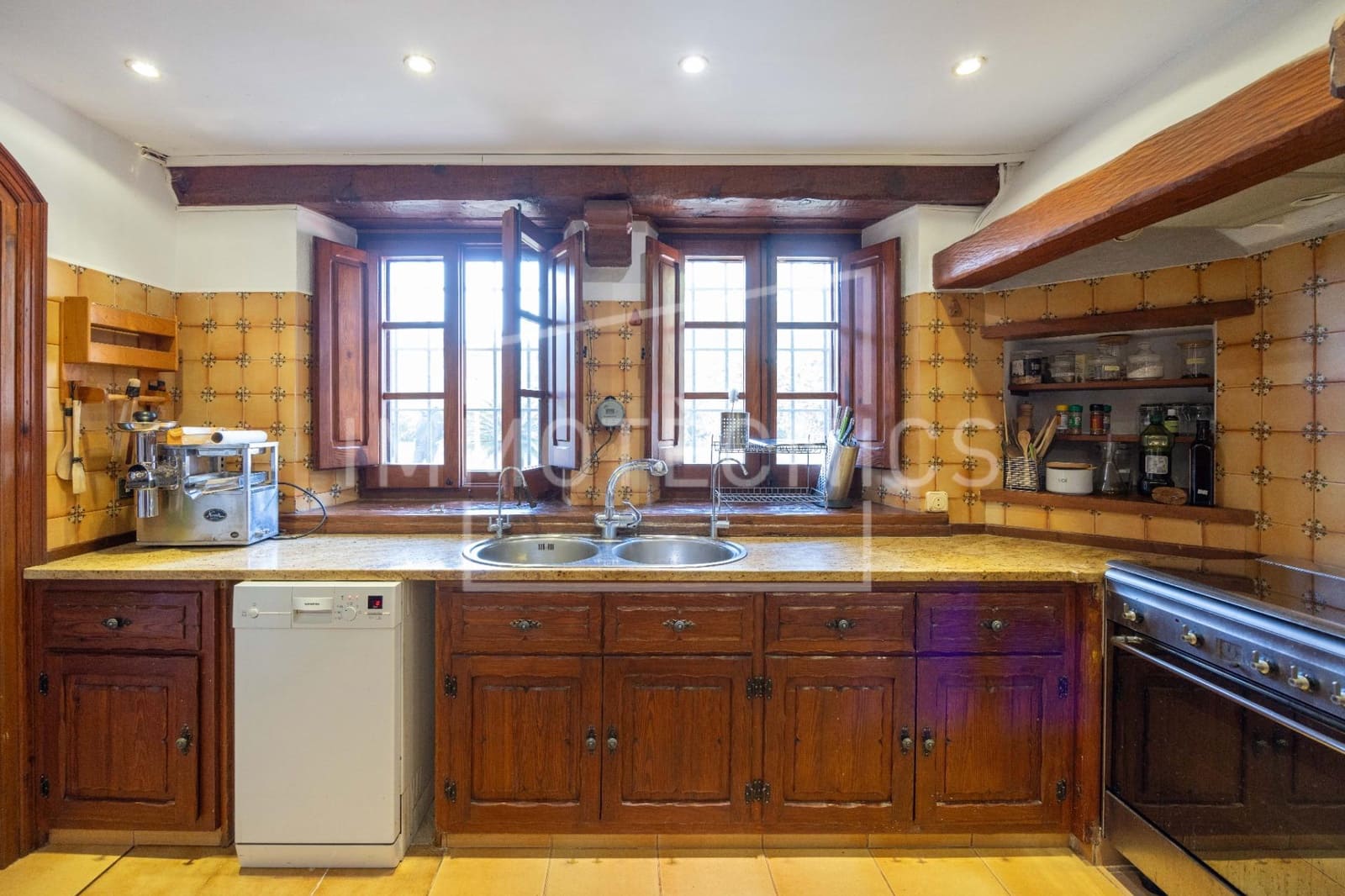 6 bedroom Finca/Country House for sale in Sant Iscle de Vallalta with pool garage - € 1,350,000 (Ref: 9656235)