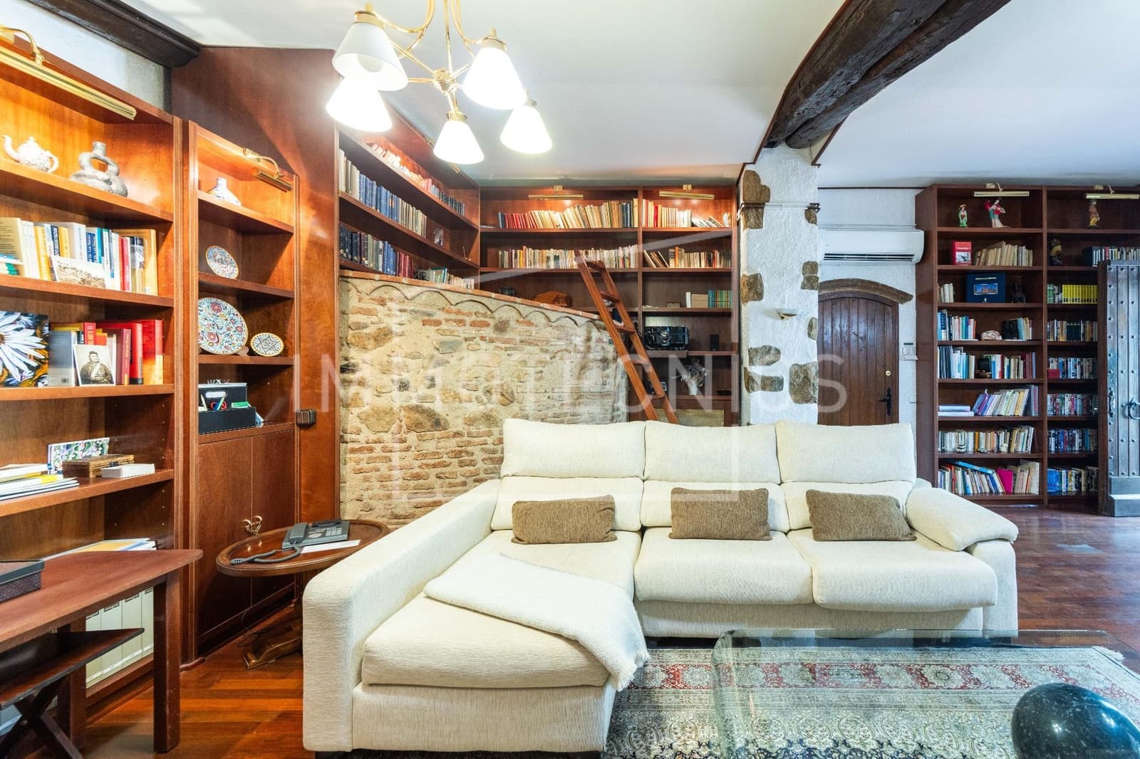 6 sovrum Finca/Hus på landet till salu i Sant Iscle de Vallalta med pool garage - 1 350 000 € (Ref: 9656235)