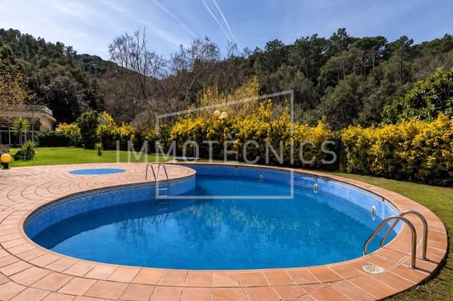 6 chambre Finca/Maison de Campagne à vendre à Sant Iscle de Vallalta avec piscine garage - 1 350 000 € (Ref: 9656235)