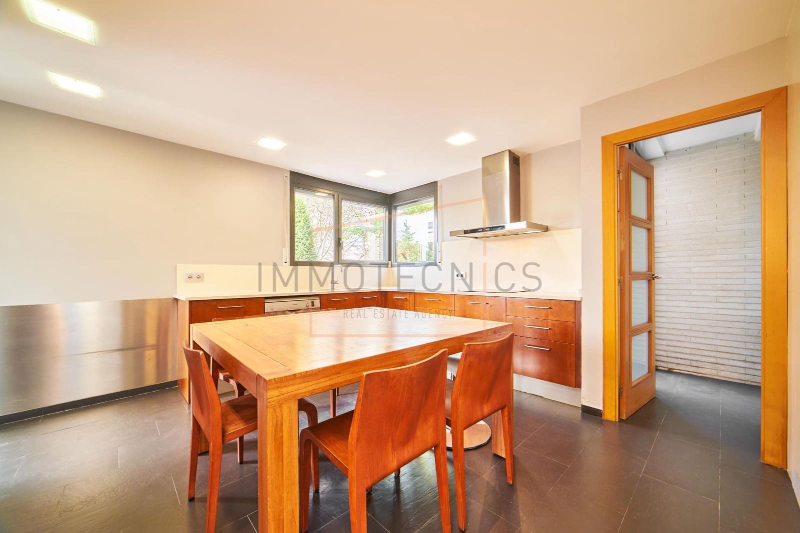 4 soverom Villa til leie i Canovelles med svømmebasseng garasje - € 2 660 (Ref: 9695475)