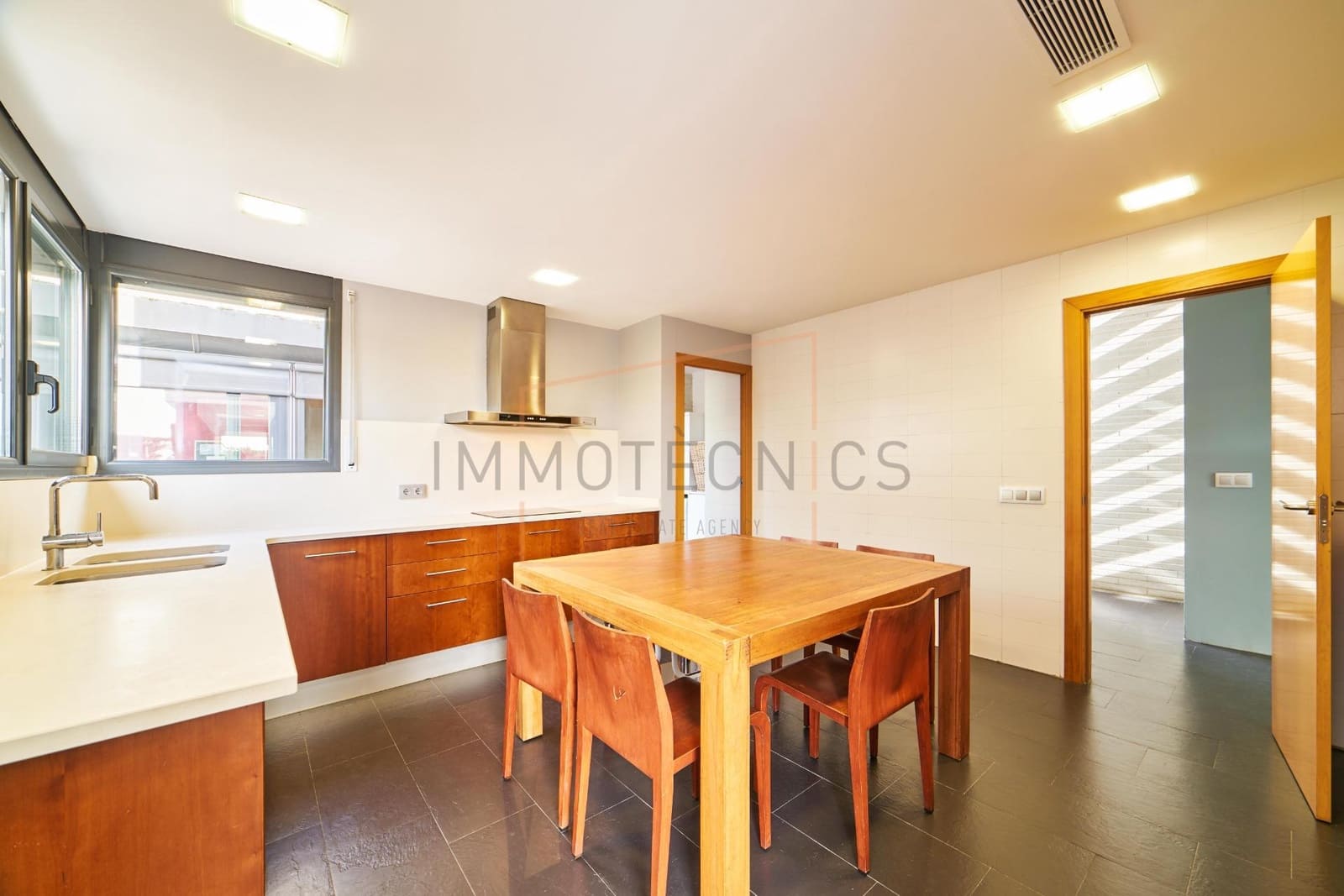 4 soverom Villa til leie i Canovelles med svømmebasseng garasje - € 2 660 (Ref: 9695475)