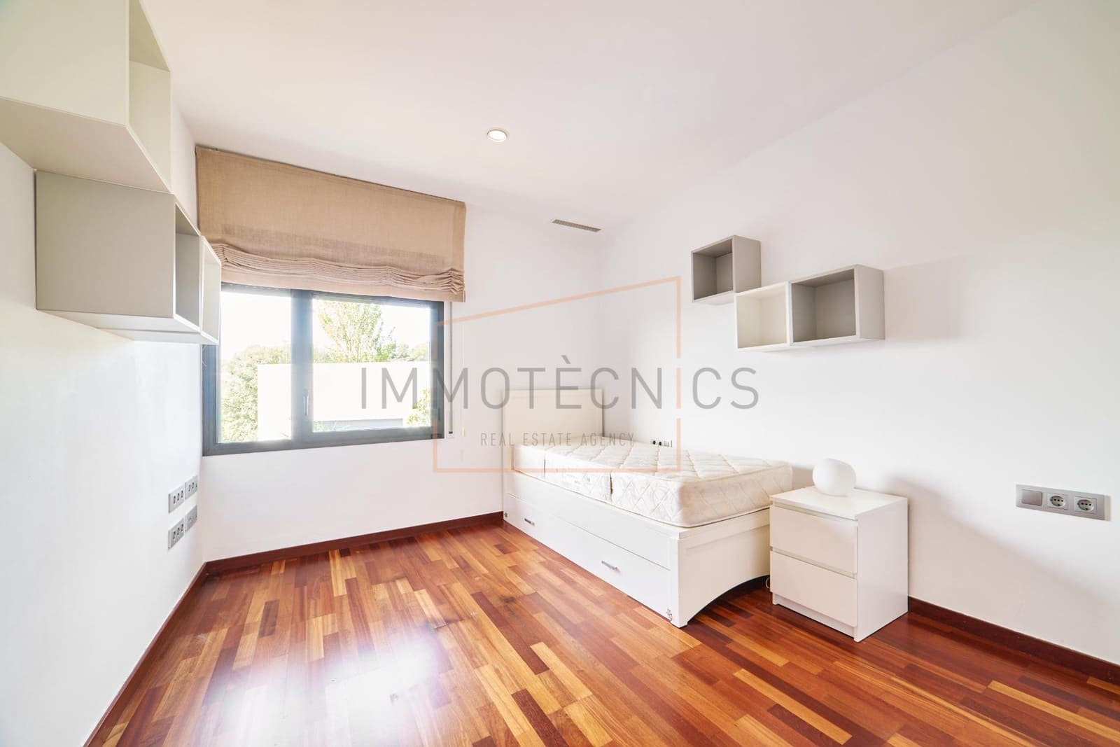 4 soverom Villa til leie i Canovelles med svømmebasseng garasje - € 2 660 (Ref: 9695475)