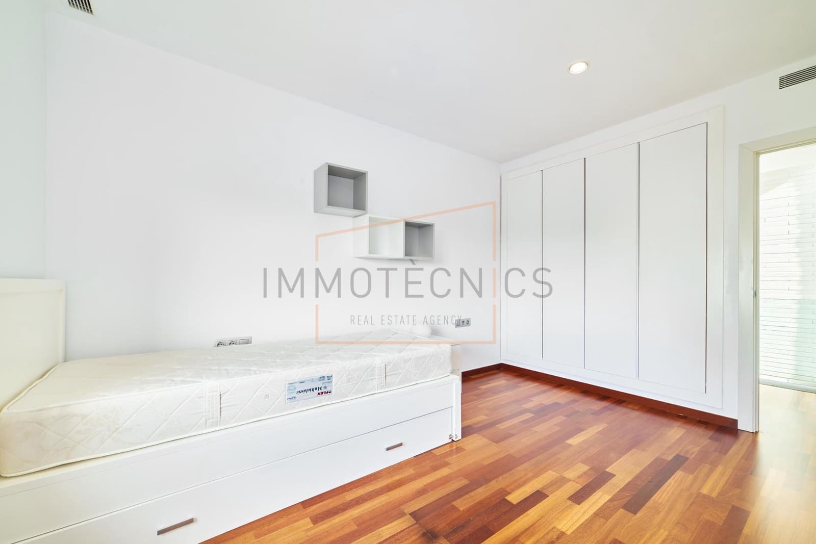 4 soverom Villa til leie i Canovelles med svømmebasseng garasje - € 2 660 (Ref: 9695475)