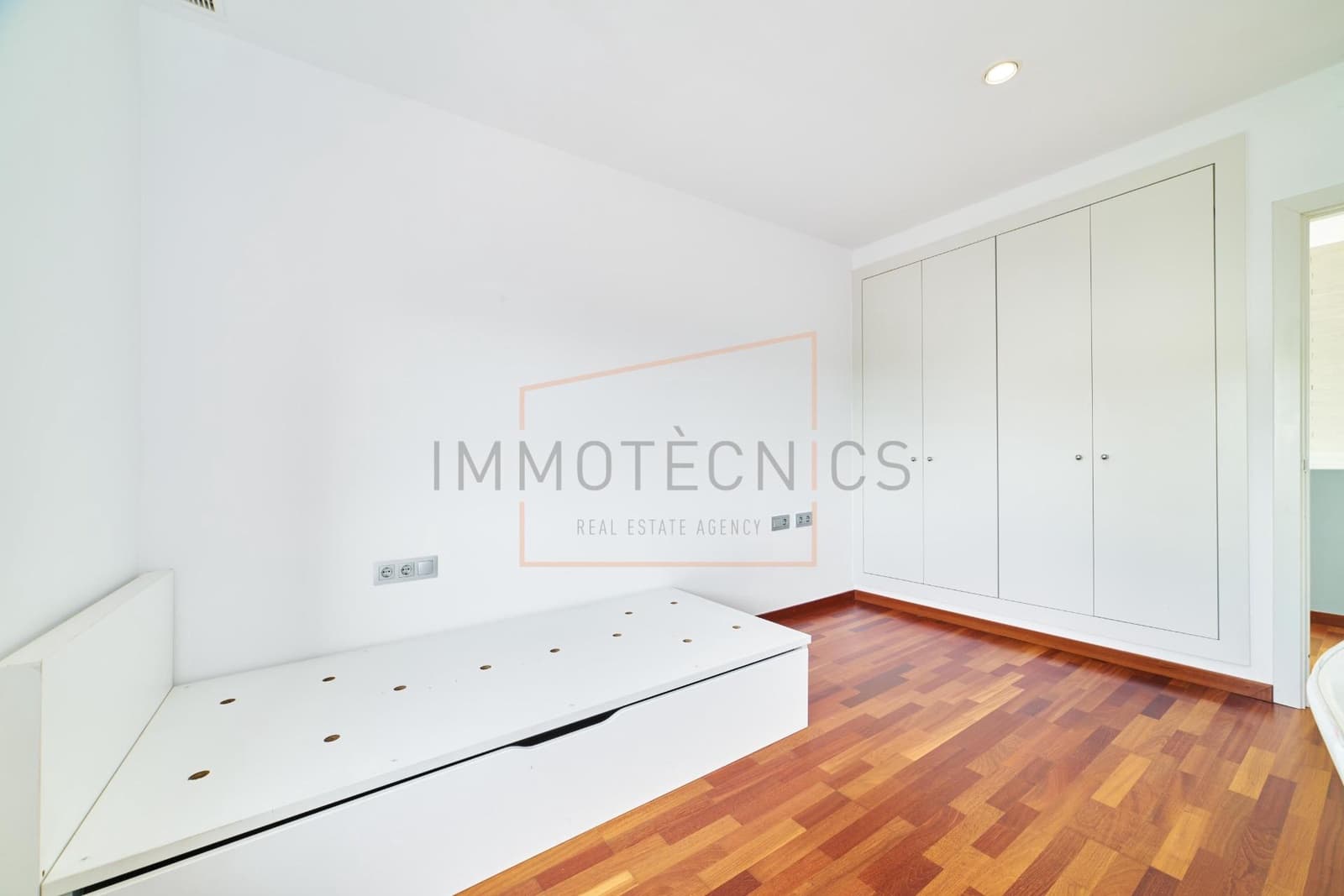 4 soverom Villa til leie i Canovelles med svømmebasseng garasje - € 2 660 (Ref: 9695475)