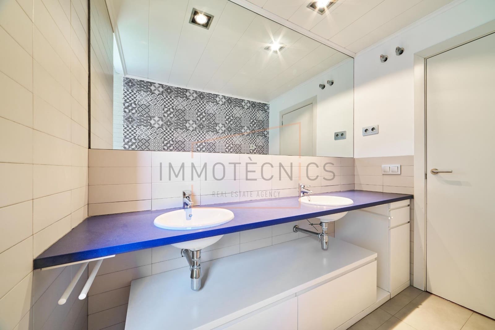 4 soverom Villa til leie i Canovelles med svømmebasseng garasje - € 2 660 (Ref: 9695475)