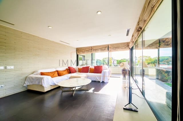 4 bedroom Villa for rent in Canovelles with pool garage - € 2,660 (Ref: 9695475)