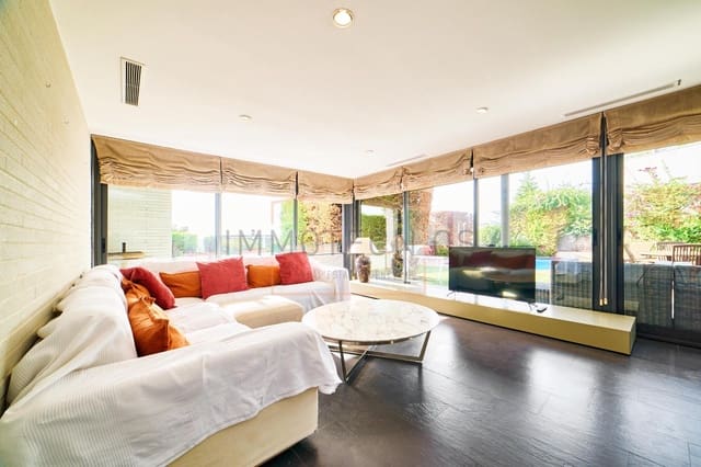 4 bedroom Villa for rent in Canovelles with pool garage - € 2,660 (Ref: 9695475)