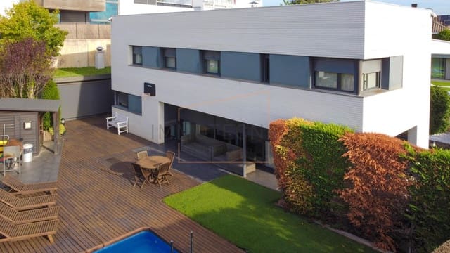 4 bedroom Villa for rent in Canovelles with pool garage - € 2,660 (Ref: 9695475)