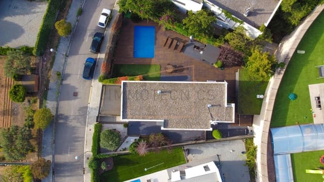 4 bedroom Villa for rent in Canovelles with pool garage - € 2,660 (Ref: 9695475)