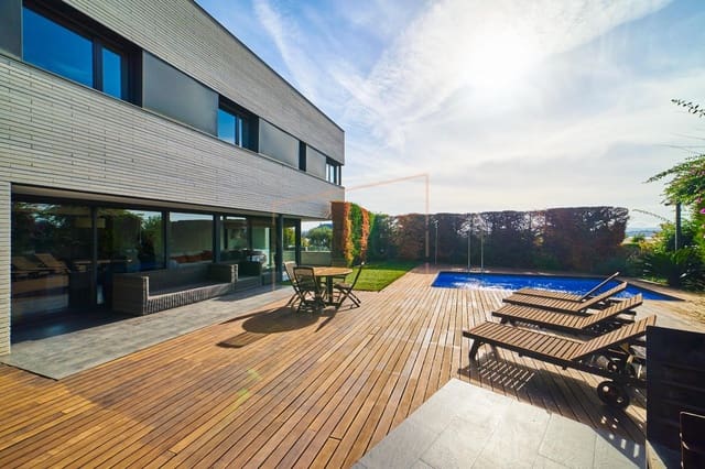 4 bedroom Villa for rent in Canovelles with pool garage - € 2,660 (Ref: 9695475)