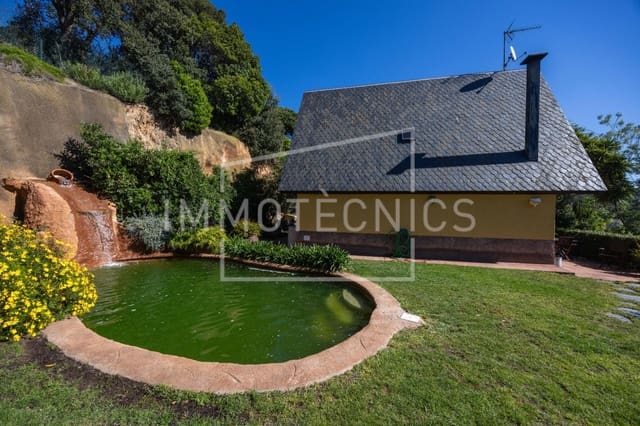 3 makuuhuone Huvila myytävänä paikassa Sant Cebrià de Vallalta mukana 
autotalli - 325 000 € (Ref: 9780712)