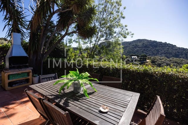 3 makuuhuone Huvila myytävänä paikassa Sant Cebrià de Vallalta mukana 
autotalli - 325 000 € (Ref: 9780712)