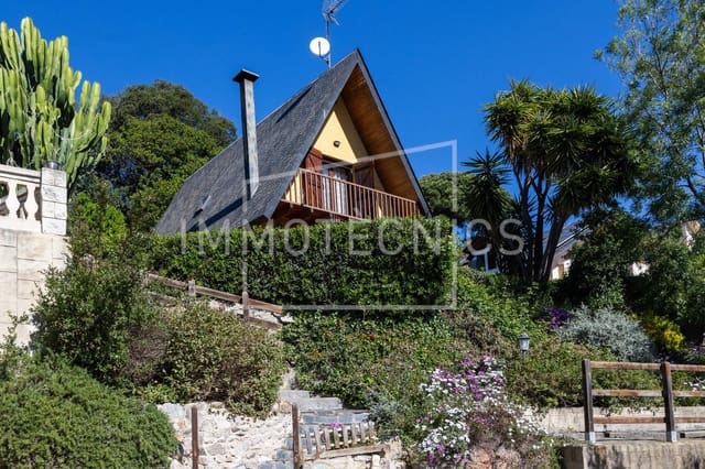 3 makuuhuone Huvila myytävänä paikassa Sant Cebrià de Vallalta mukana 
autotalli - 325 000 € (Ref: 9780712)