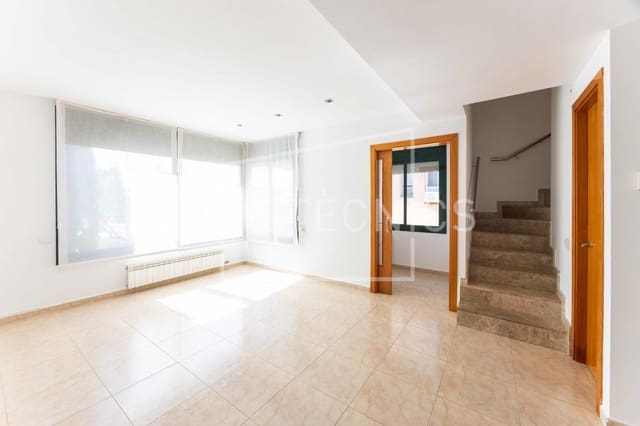 4 soveværelse Byhus til salg i La Garriga med garage - € 515.000 (Ref: 9808119)