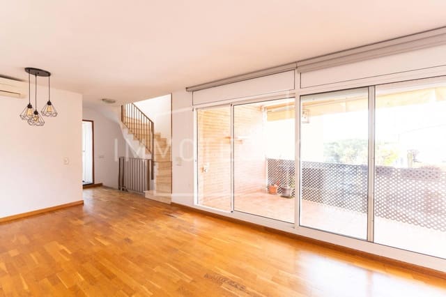 4 chambre Villa/Maison Mitoyenne à vendre à Caldes d'Estrac avec garage - 420 000 € (Ref: 9823043)