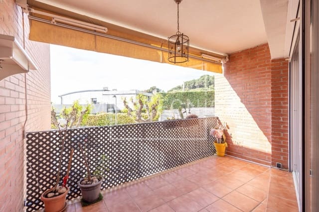 4 chambre Villa/Maison Mitoyenne à vendre à Caldes d'Estrac avec garage - 420 000 € (Ref: 9823043)