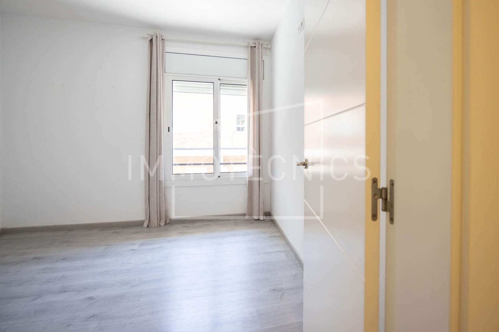 Piso de 3 habitaciones en Barcelona ciudad en venta - 398.000 € (Ref: 9851895)
