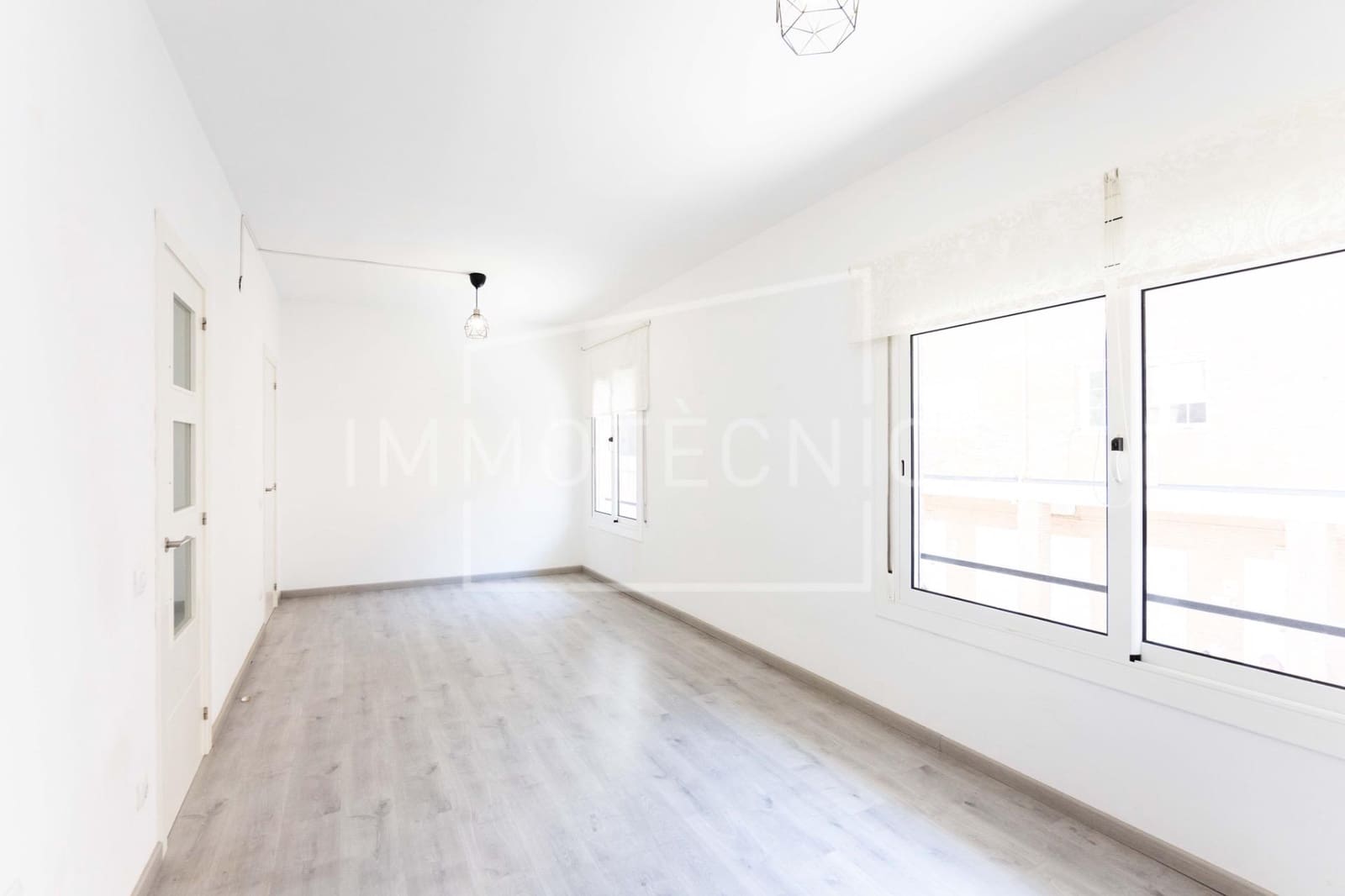 3 bedroom Flat for sale in Barcelona city - € 398,000 (Ref: 9851895)