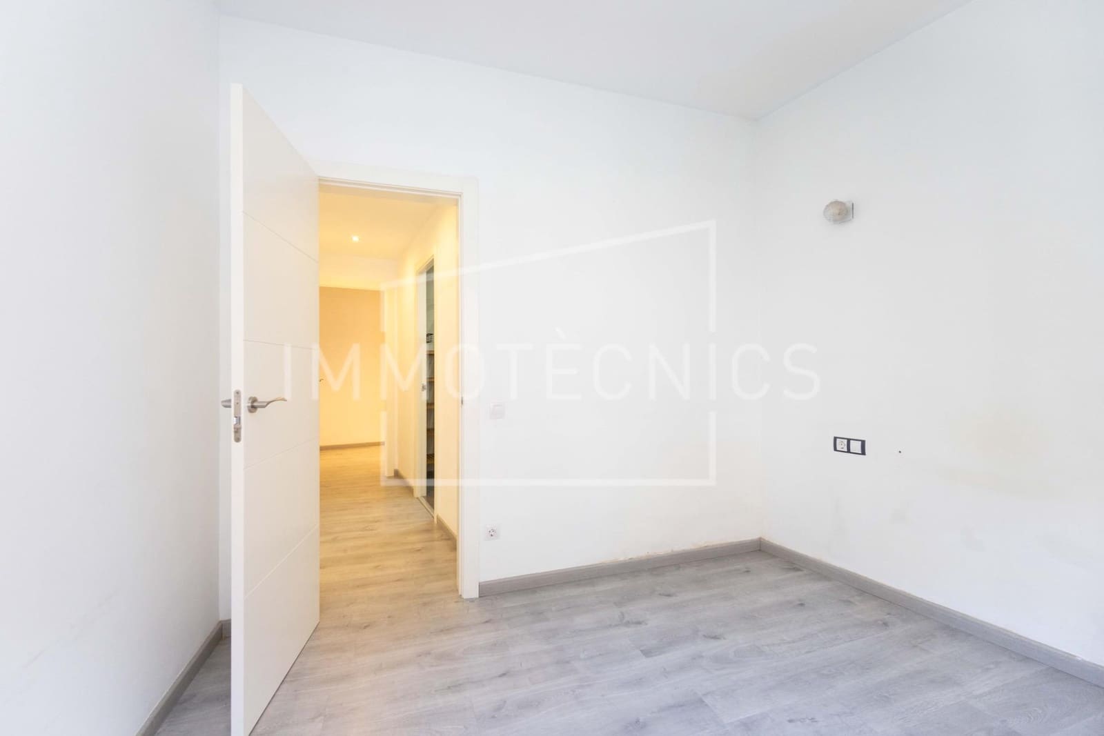 3 bedroom Flat for sale in Barcelona city - € 398,000 (Ref: 9851895)