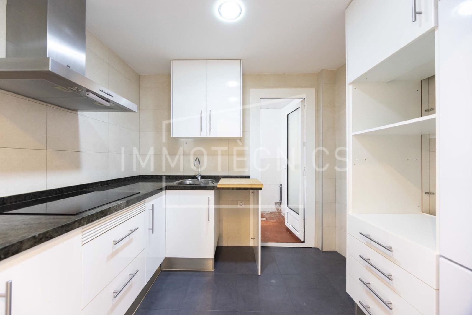 3 bedroom Flat for sale in Barcelona city - € 398,000 (Ref: 9851895)