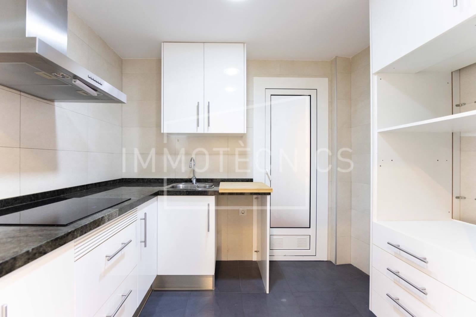 3 bedroom Flat for sale in Barcelona city - € 398,000 (Ref: 9851895)