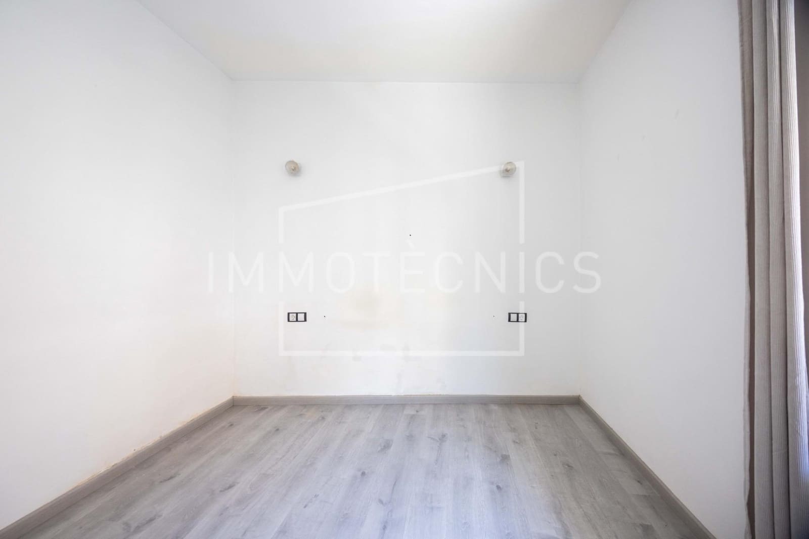 3 bedroom Flat for sale in Barcelona city - € 398,000 (Ref: 9851895)