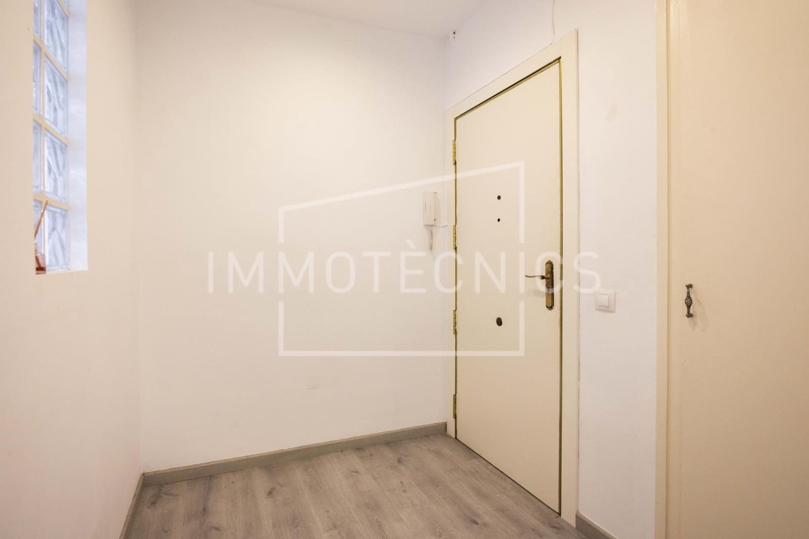 3 bedroom Flat for sale in Barcelona city - € 398,000 (Ref: 9851895)