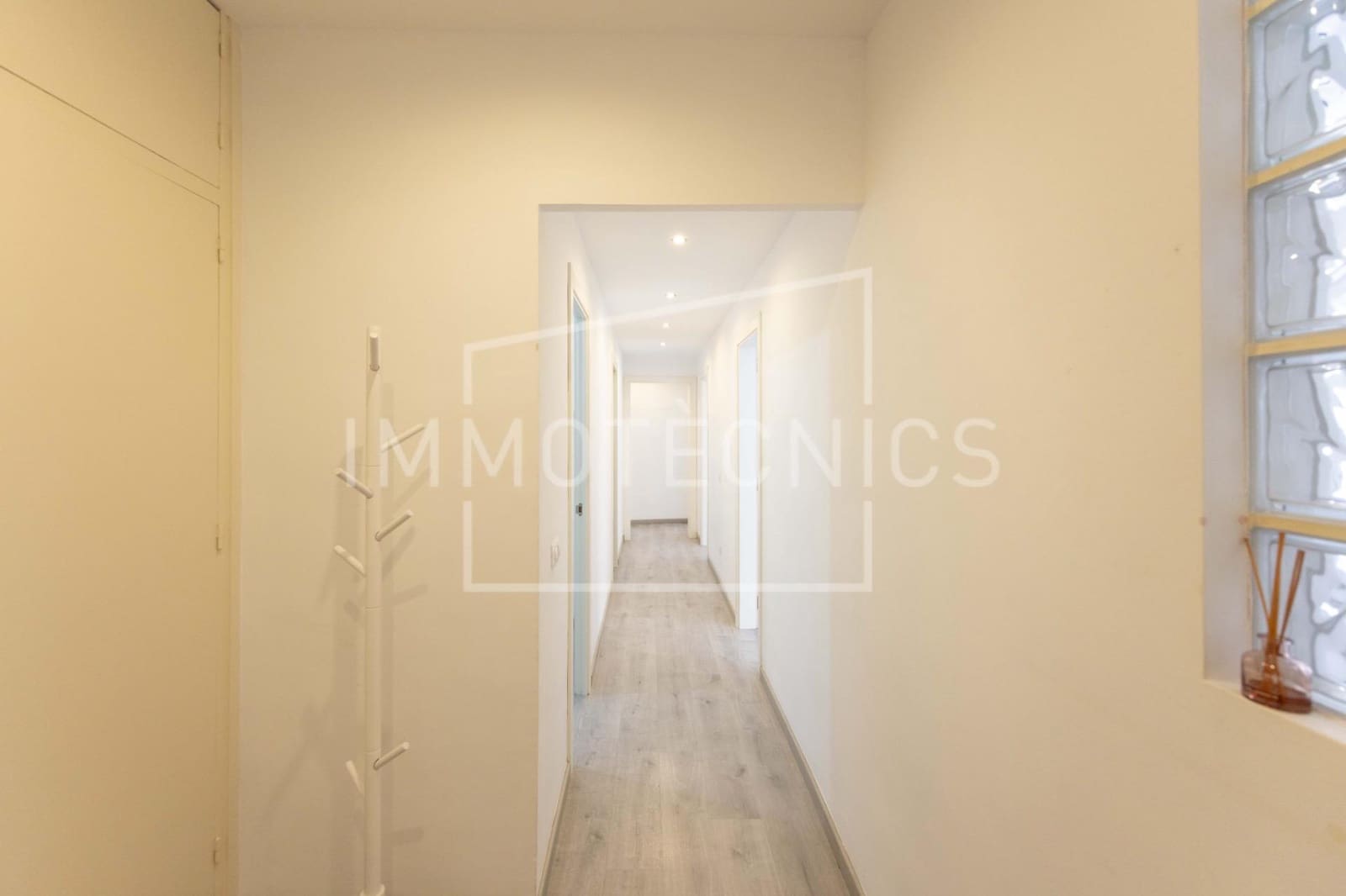 3 bedroom Flat for sale in Barcelona city - € 398,000 (Ref: 9851895)
