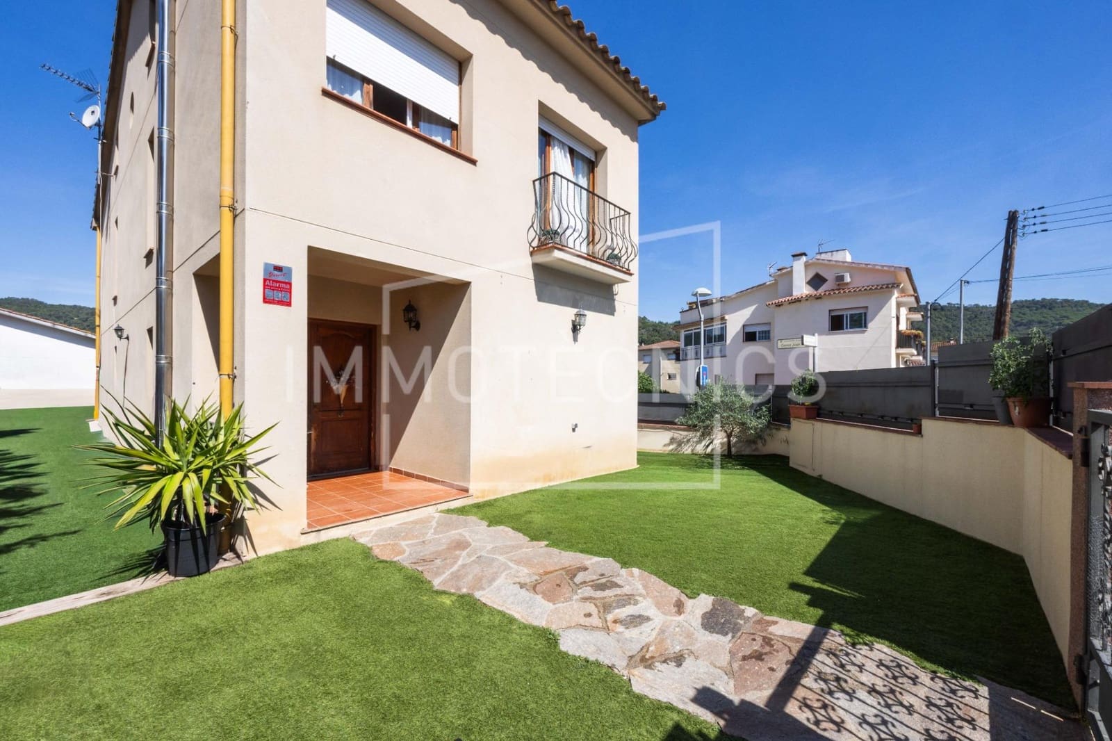 6 bedroom Villa for sale in Dosrius with garage - € 495,000 (Ref: 9865344)