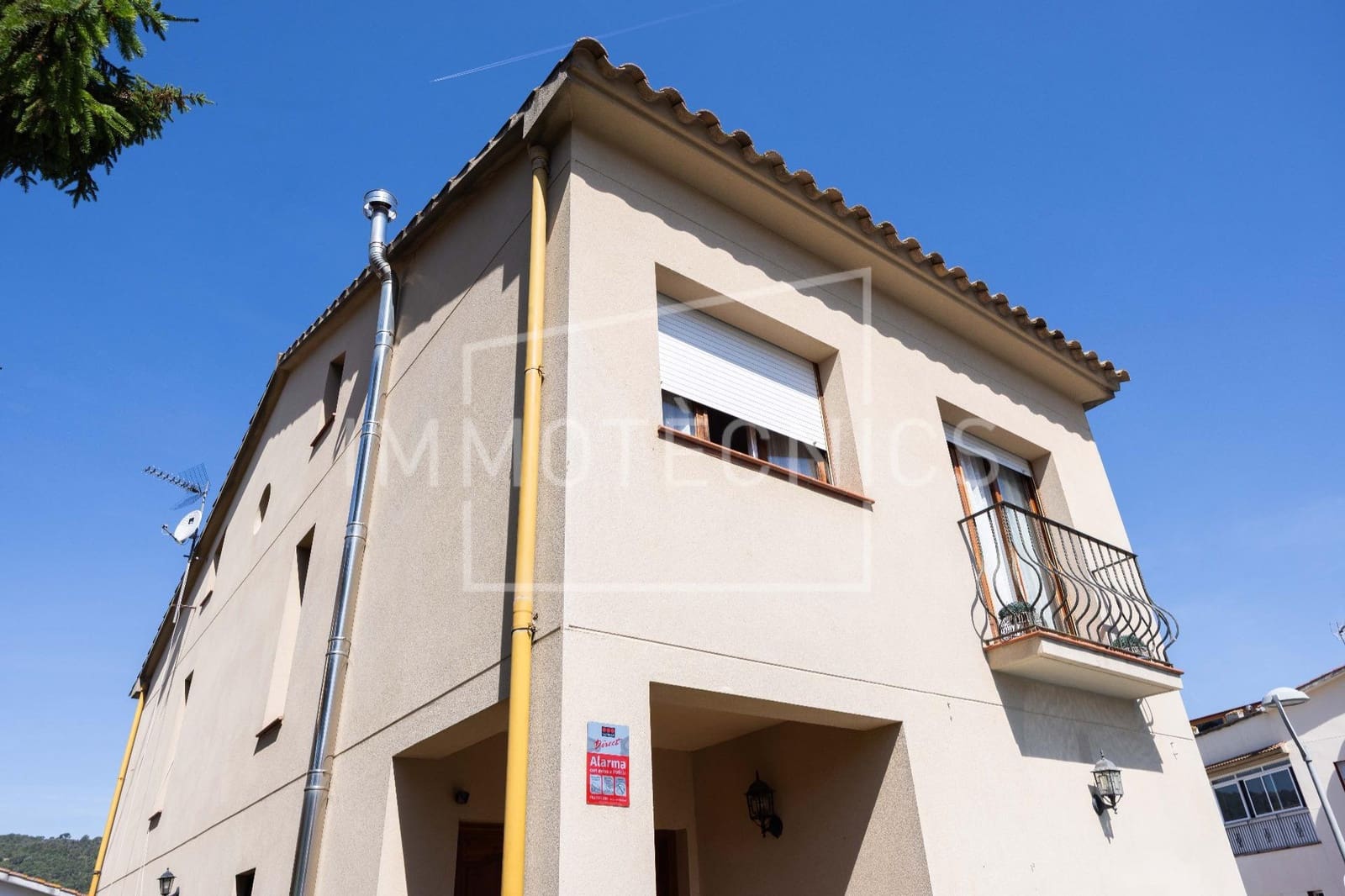 6 bedroom Villa for sale in Dosrius with garage - € 495,000 (Ref: 9865344)