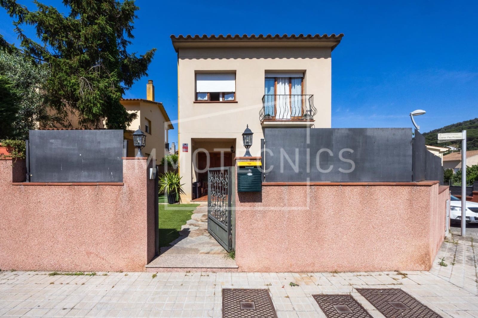 6 bedroom Villa for sale in Dosrius with garage - € 495,000 (Ref: 9865344)