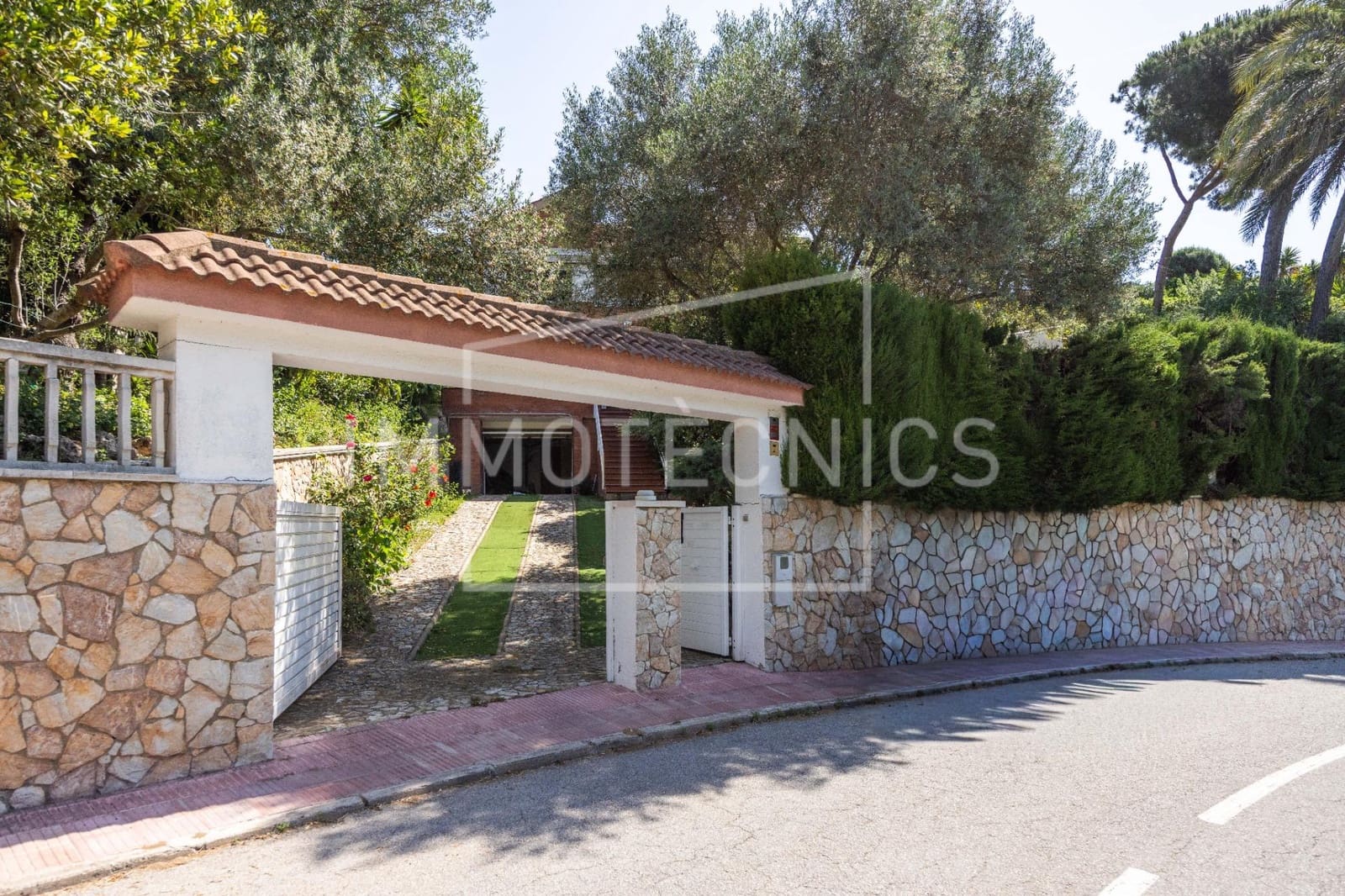 5 bedroom Villa for sale in Arenys de Munt with pool garage - € 700,000 (Ref: 9873667)