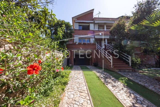 Chalet de 5 habitaciones en Arenys de Munt en venta con piscina garaje - 700.000 € (Ref: 9873667)