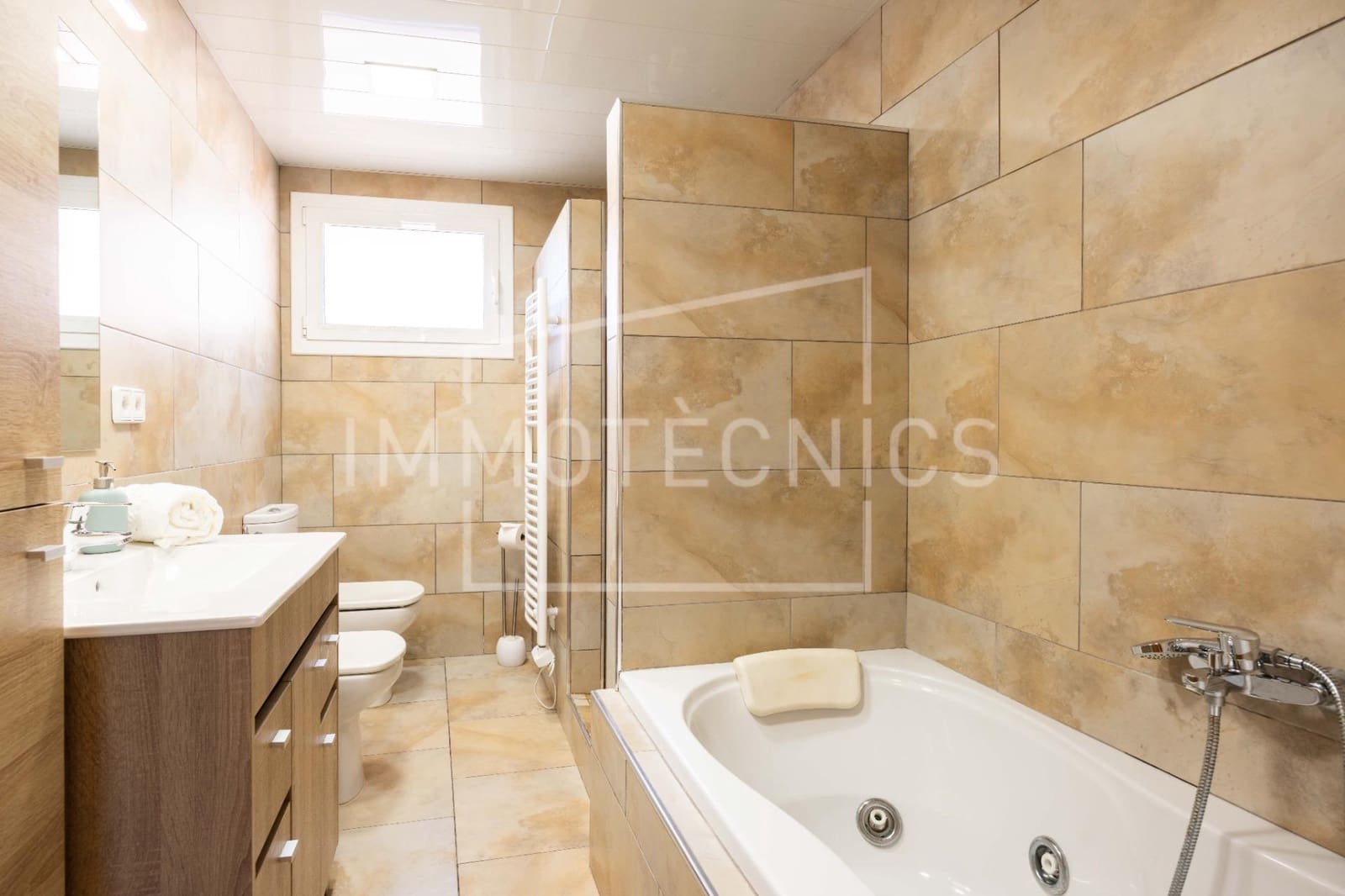 5 soverom Villa til salgs i Canoves i Samalus med garasje - € 395 000 (Ref: 9879203)