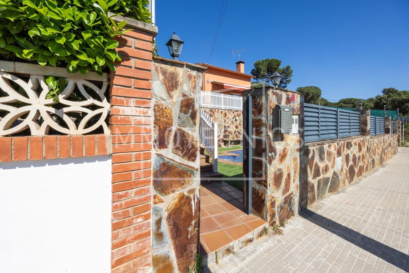 5 soverom Villa til salgs i Canoves i Samalus med garasje - € 395 000 (Ref: 9879203)