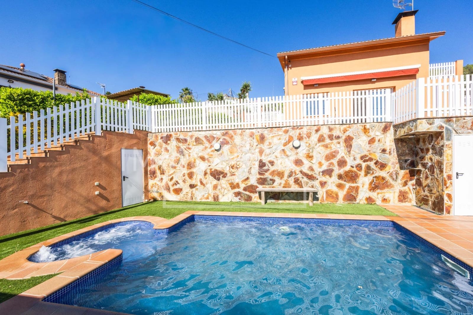 5 soverom Villa til salgs i Canoves i Samalus med garasje - € 395 000 (Ref: 9879203)