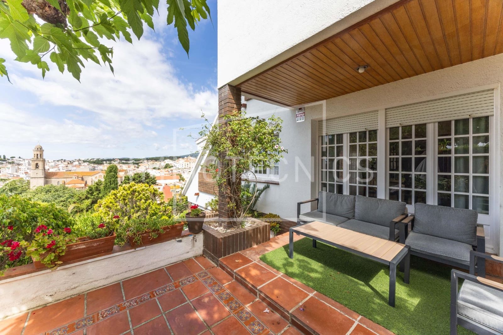 4 bedroom Villa for sale in Canet de Mar with pool garage - € 800,000 (Ref: 9890522)
