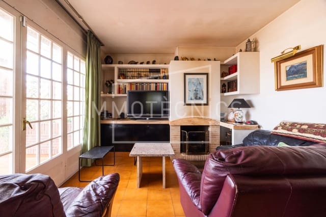 4 chambre Villa/Maison à vendre à Canet de Mar avec piscine garage - 800 000 € (Ref: 9890522)