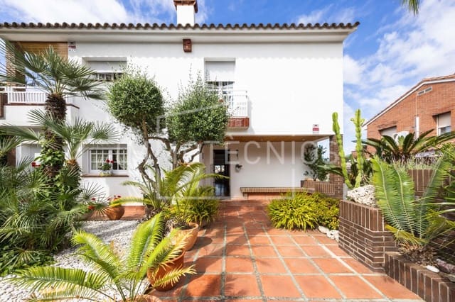 4 chambre Villa/Maison à vendre à Canet de Mar avec piscine garage - 800 000 € (Ref: 9890522)