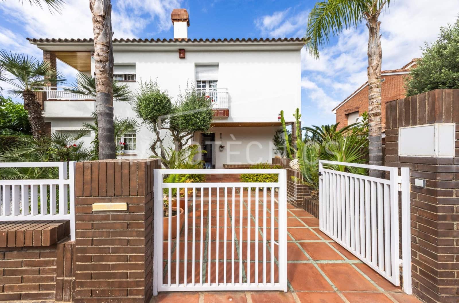 4 bedroom Villa for sale in Canet de Mar with pool garage - € 800,000 (Ref: 9890522)