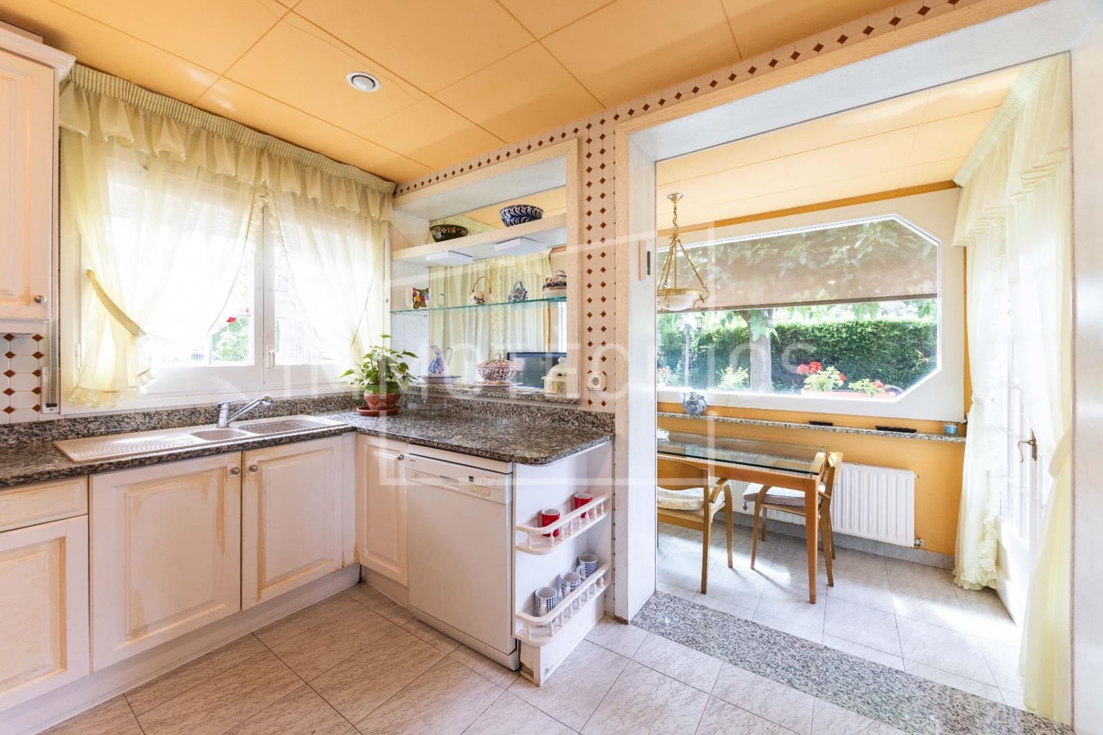 4 bedroom Villa for sale in Canet de Mar with pool garage - € 800,000 (Ref: 9890522)