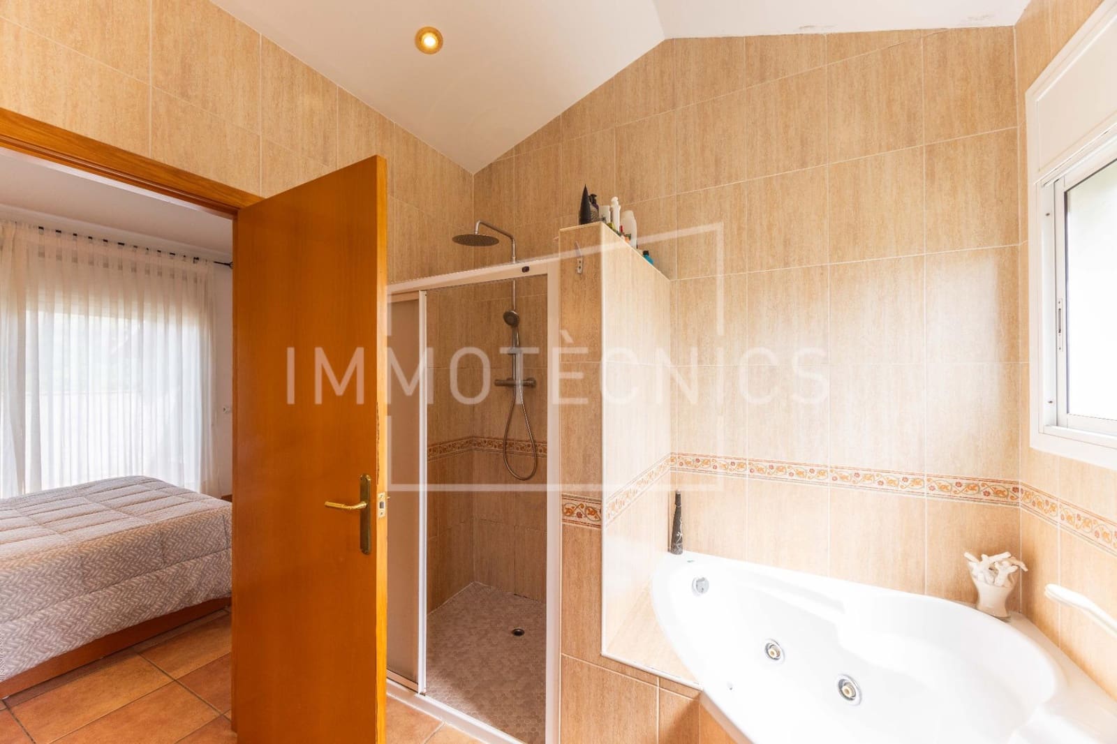 4 bedroom Villa for sale in Canoves i Samalus with pool garage - € 435,000 (Ref: 9898930)