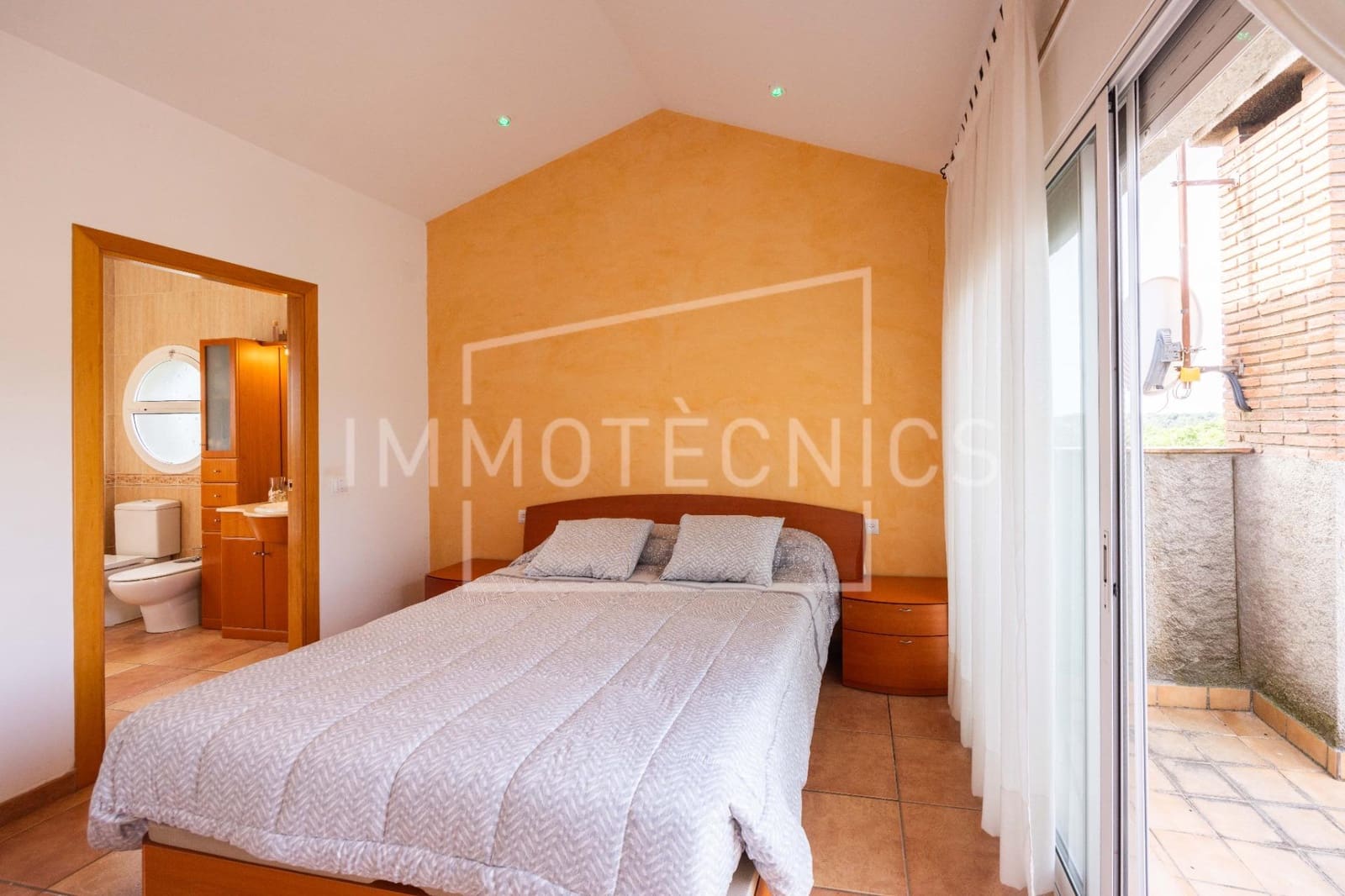 4 bedroom Villa for sale in Canoves i Samalus with pool garage - € 435,000 (Ref: 9898930)