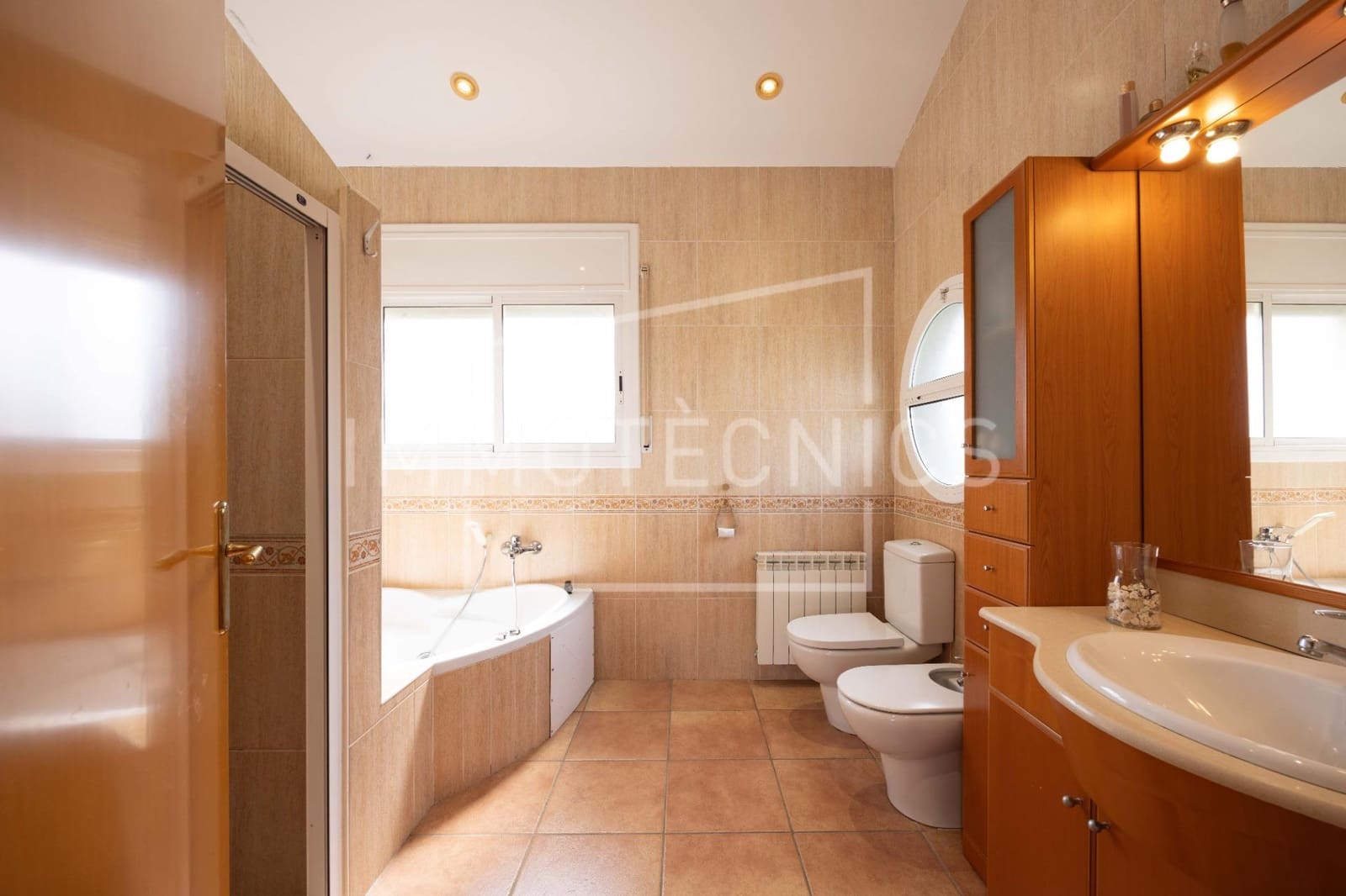 4 bedroom Villa for sale in Canoves i Samalus with pool garage - € 435,000 (Ref: 9898930)